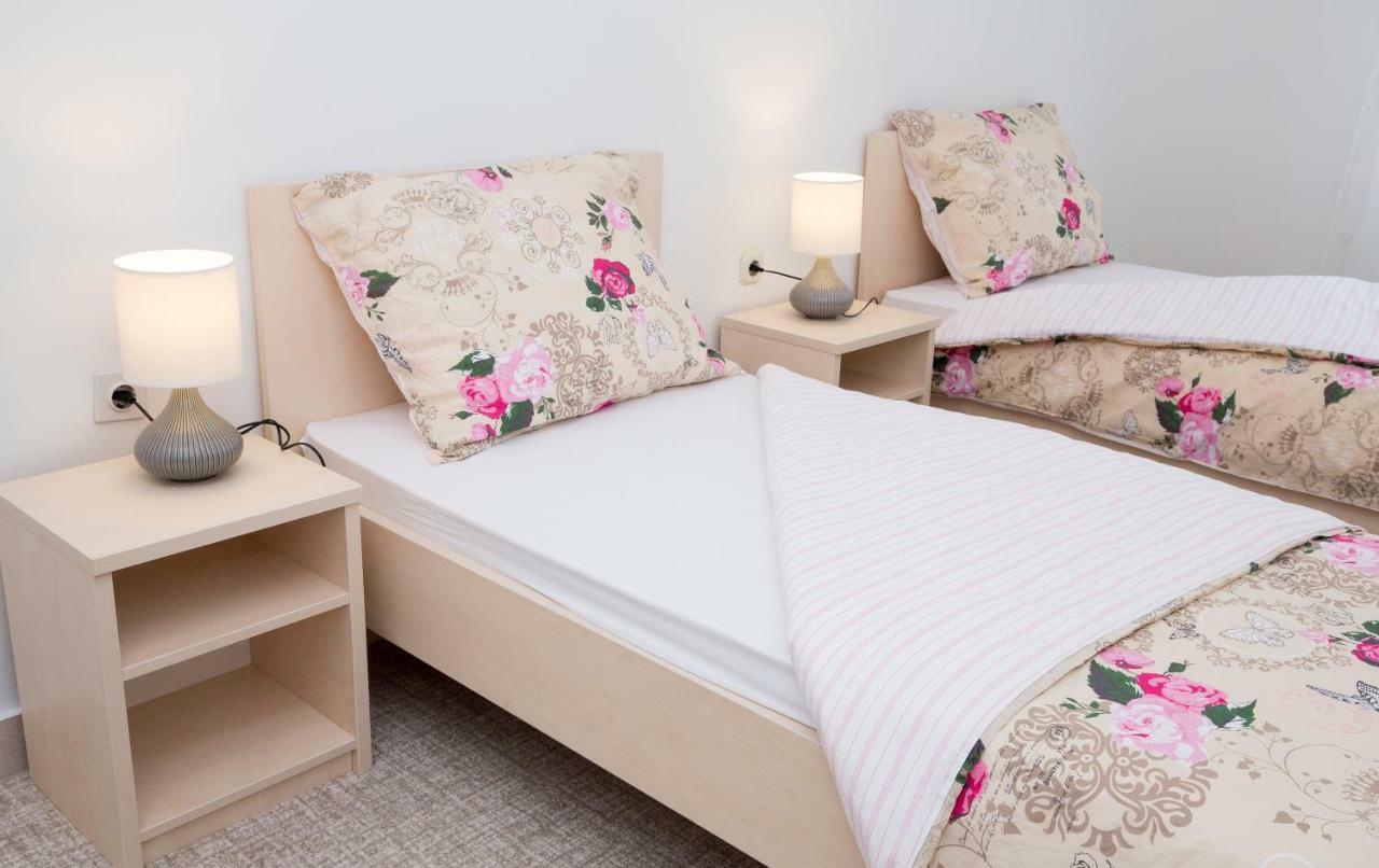 Apartments Put Plokita Smilja Сплит Екстериор снимка