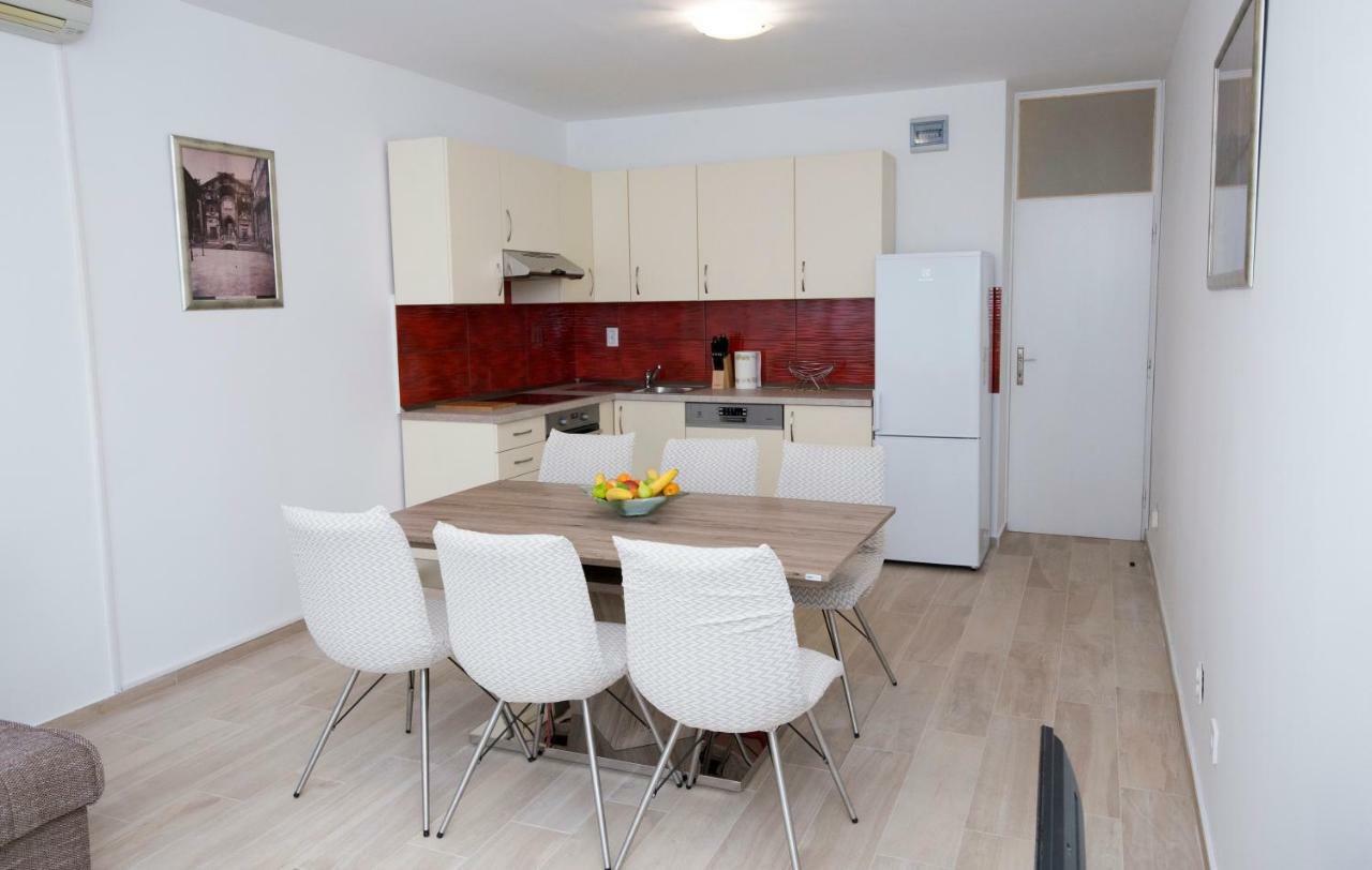 Apartments Put Plokita Smilja Сплит Екстериор снимка